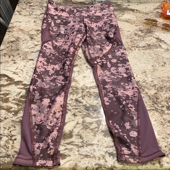 Under Armour : Camo Workout Pants - Picture 9 of 10